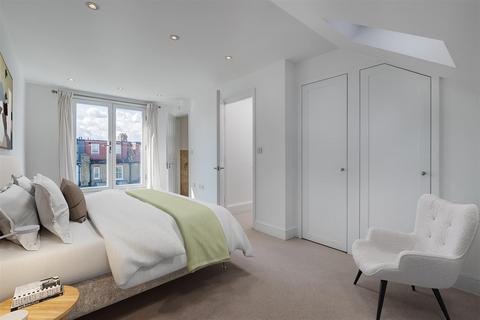 15 Normanton Avenue, London, SW19 8BA