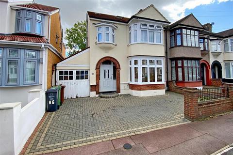 4 bedroom end of terrace house for sale - Westrow Drive, Barking
