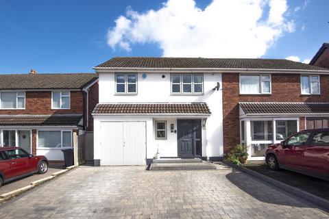 21 Mallicot Close, Lichfield, WS13 6DG