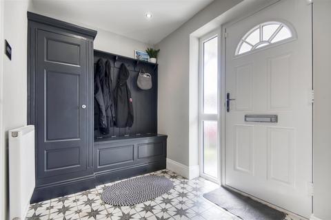 21 Mallicot Close, Lichfield, WS13 6DG