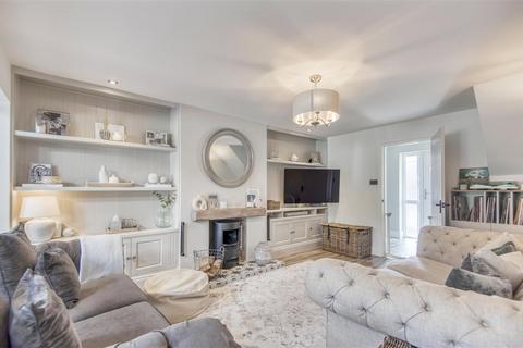 21 Mallicot Close, Lichfield, WS13 6DG