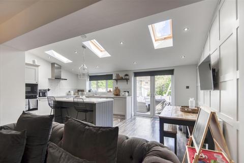 21 Mallicot Close, Lichfield, WS13 6DG
