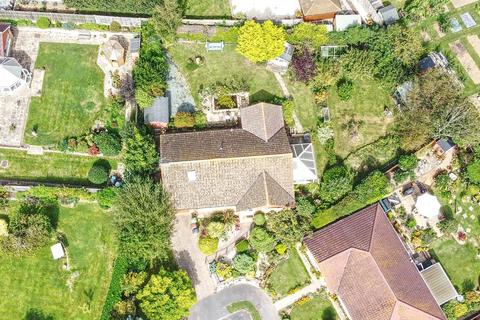 2 bedroom detached bungalow for sale - Primrose Hill, Bexhill-On-Sea
