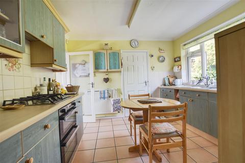 2 bedroom detached bungalow for sale - Primrose Hill, Bexhill-On-Sea