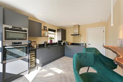 2 bedroom maisonette for sale - Warren Road, Banstead