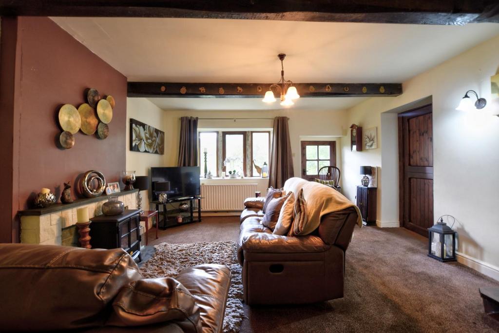Walverden Road, Briercliffe, Burnley 4 bed semidetached house for sale £610,000