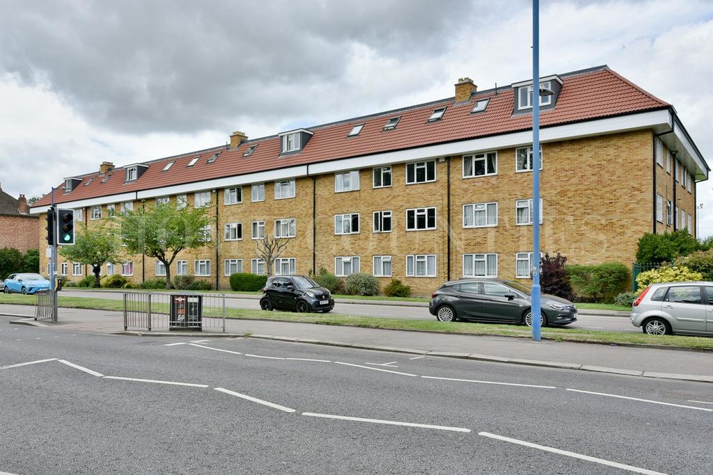 High Street, Potters Bar, EN6 2 bed flat for sale £350,000