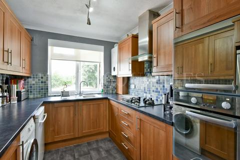 2 bedroom flat for sale - High Street, Potters Bar, EN6