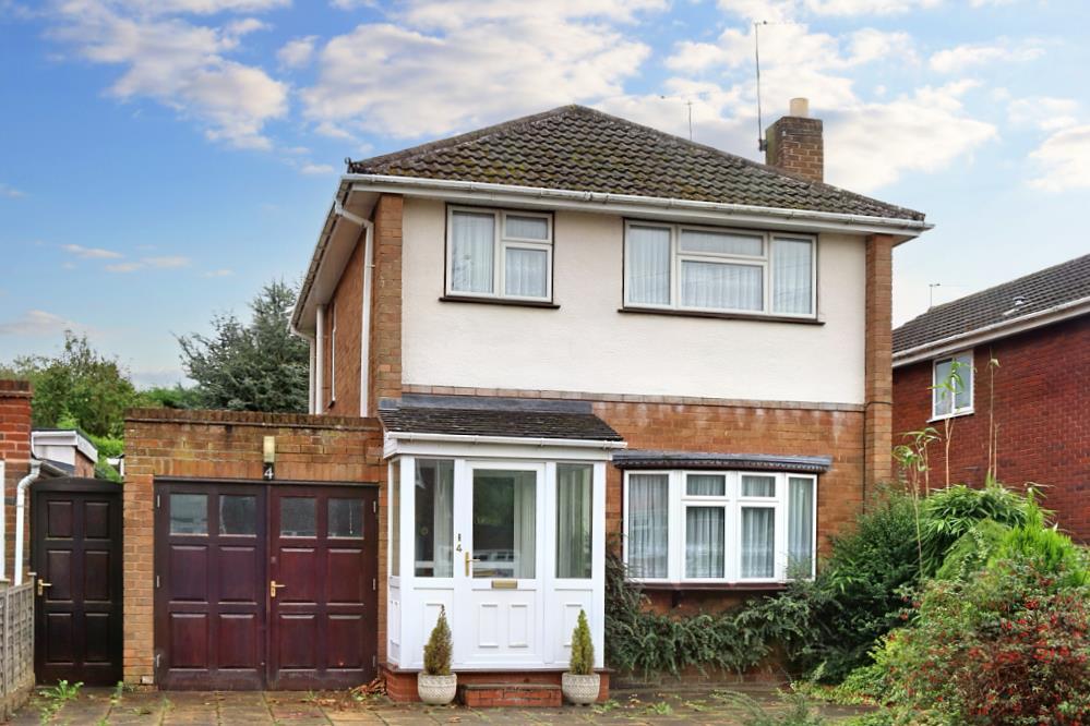Rutland Avenue, Penn 3 bed detached house for sale £295,000