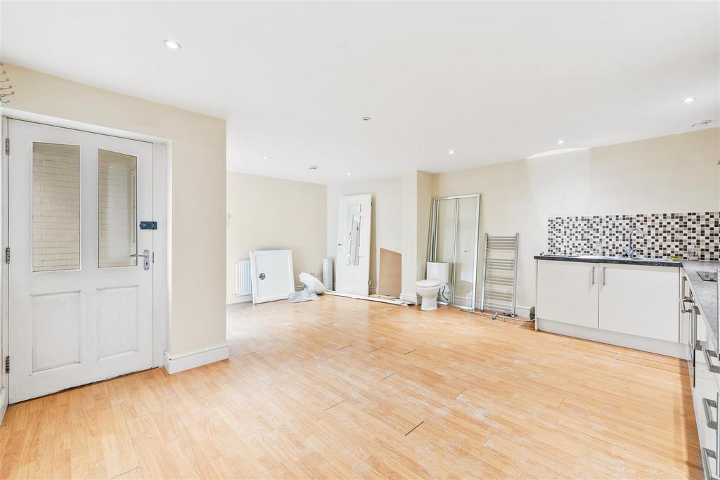 Flat 2 Living Room/Kitchen