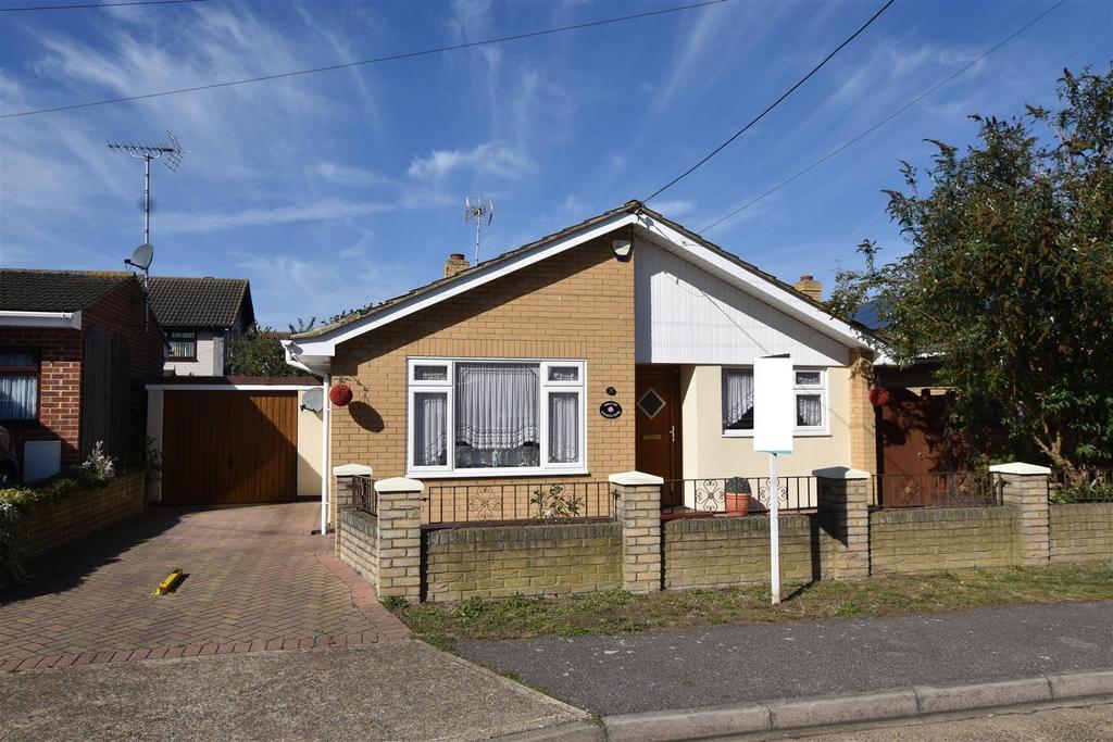 Taranto Road, Canvey Island SS8 2 bed detached bungalow £345,000