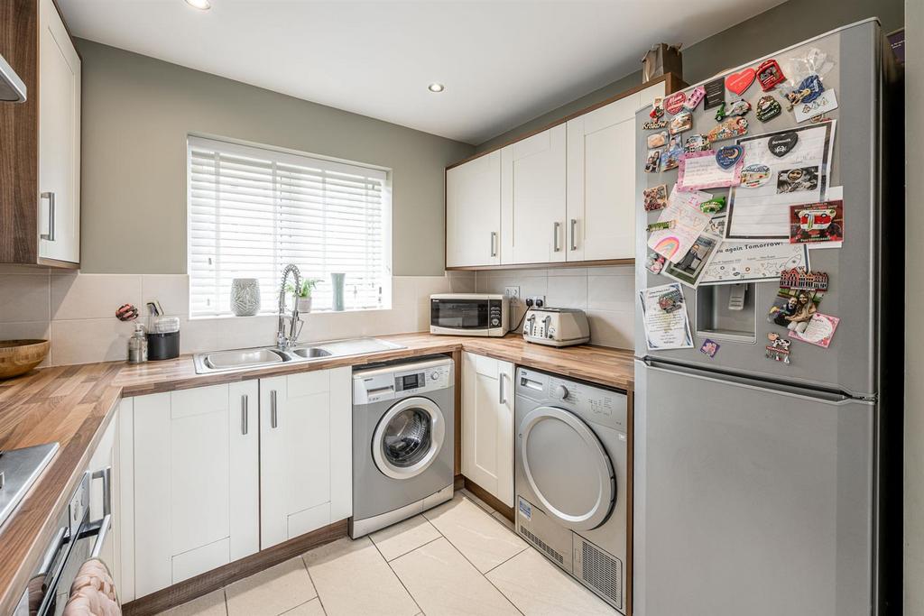 Guardians Walk, Wordsley, DY8 5TH 3 bed semidetached house £1,250