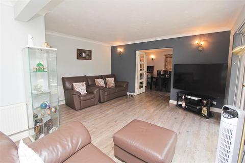 3 Elmfield Close, Potterspury, Towcester, NN12 7PE