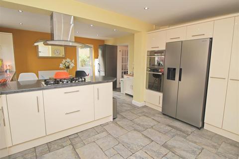 3 Elmfield Close, Potterspury, Towcester, NN12 7PE