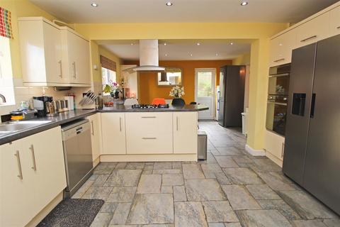 3 Elmfield Close, Potterspury, Towcester, NN12 7PE