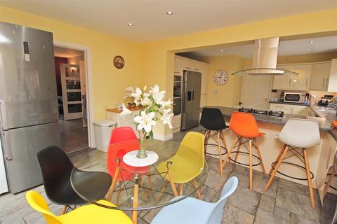 3 Elmfield Close, Potterspury, Towcester, NN12 7PE