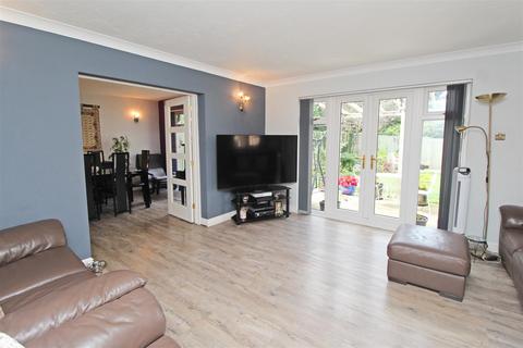 3 Elmfield Close, Potterspury, Towcester, NN12 7PE
