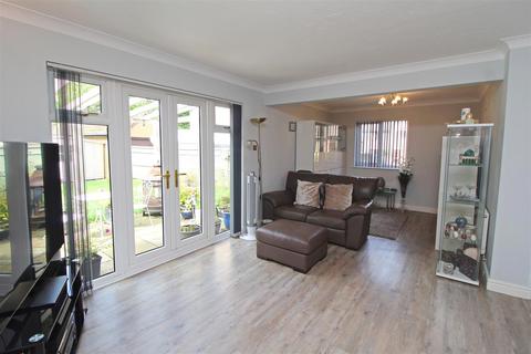 3 Elmfield Close, Potterspury, Towcester, NN12 7PE