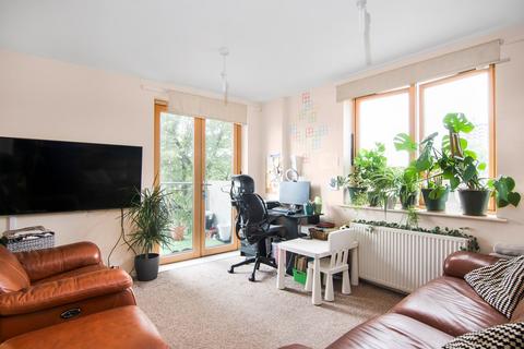 2 bedroom flat for sale - Umbriel Place, Plaistow, London, E13