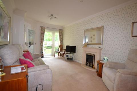 1 bedroom apartment for sale, Russell Lodge, Branksomewood Road, Fleet GU51