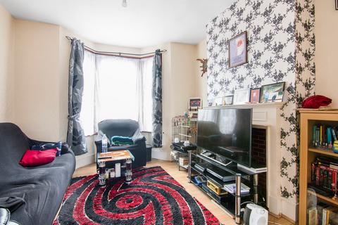 3 bedroom end of terrace house for sale - Wyndham Road, East Ham, London, E6