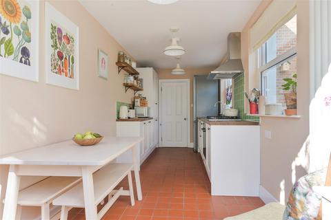 4 Laburnum Road, Epsom, KT18 5DT