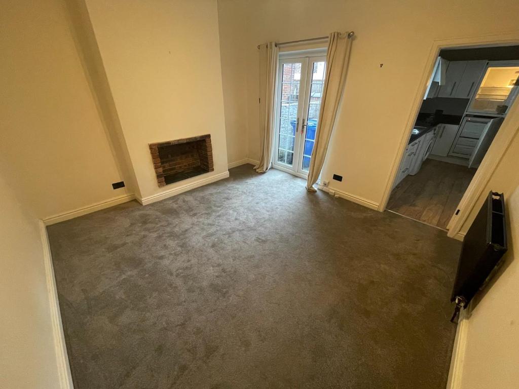 Byrom Street, Altrincham 2 bed terraced house £1,150 pcm (£265 pw)