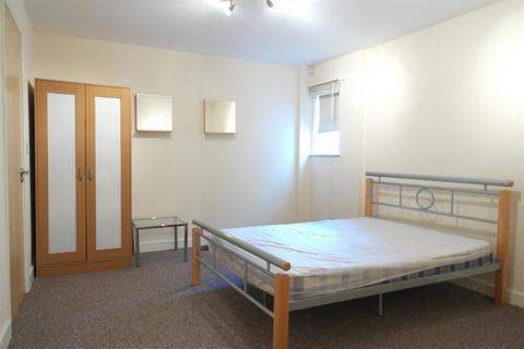 2 bedroom flat to rent - Tower Court, No1 London Road, Newcastle Under Lyme, Staffordshire