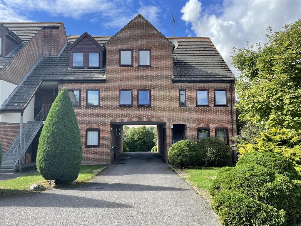 Marlborough Court, Hungerford 1 bed apartment for sale £189,000