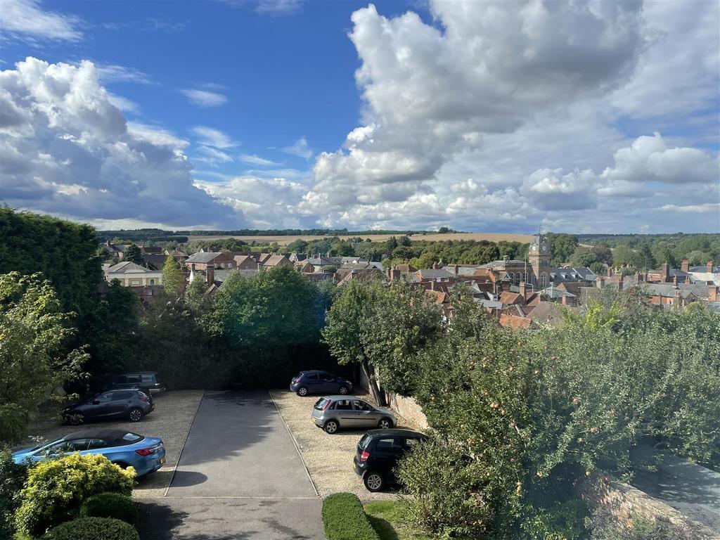 Marlborough Court, Hungerford 1 bed apartment for sale £189,000