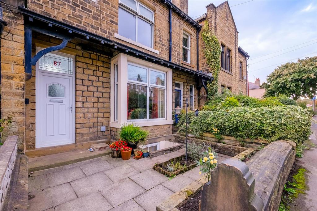 Prospect Road, Longwood, Huddersfield,HD3 3 bed terraced house for sale