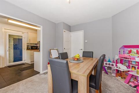 14 Baynard Close, Basingstoke, RG21 5LP