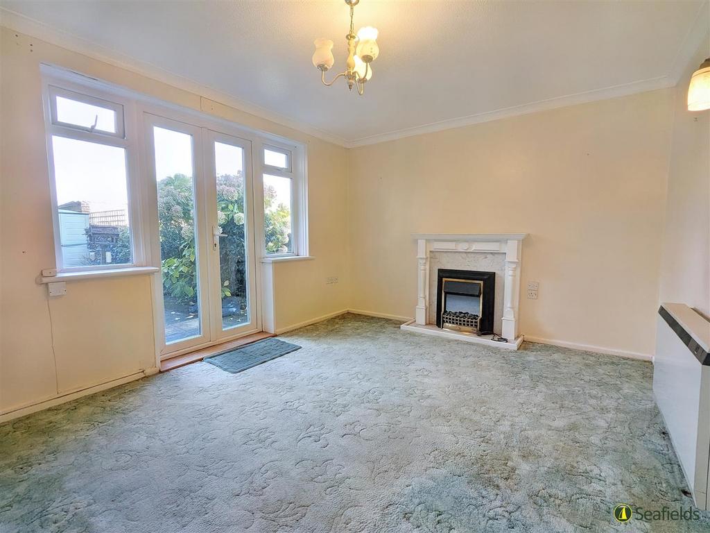 High Park Road, Ryde, PO33 1BT 2 bed flat for sale £159,950