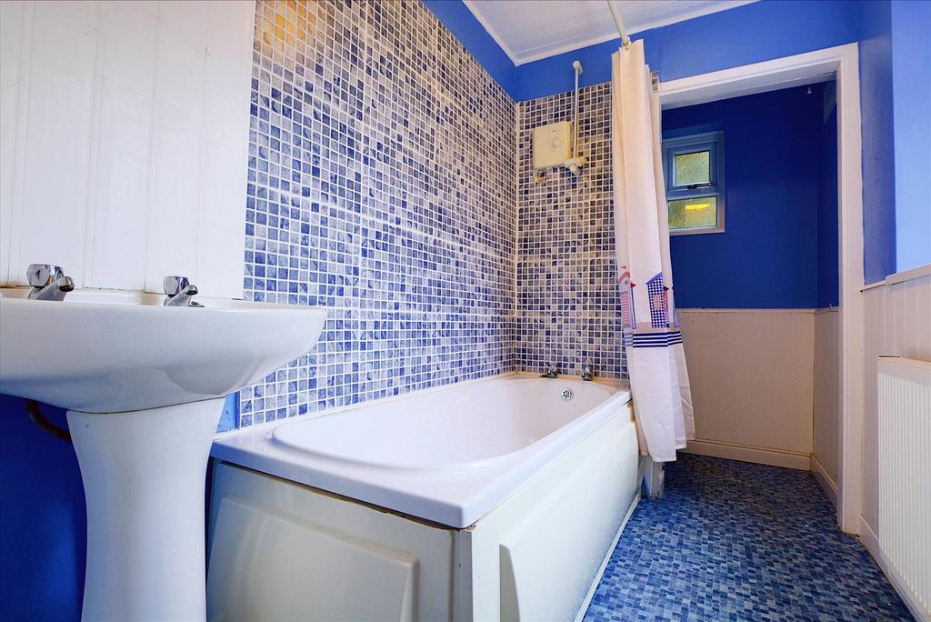 Bathroom WC 1.jpg