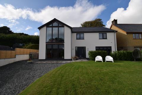 4 bedroom detached house for sale, Hendregadredd, Pentrefelin, Criccieth