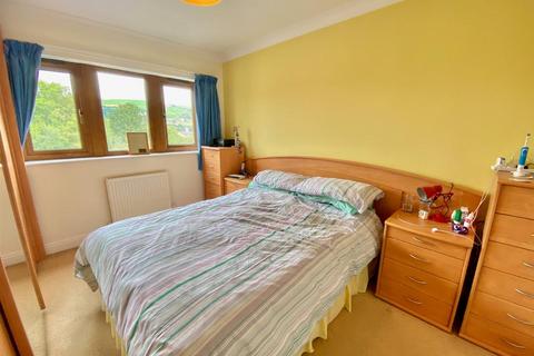 9 Deer Hill Close, Marsden, Huddersfield, HD7 6LG