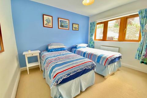 9 Deer Hill Close, Marsden, Huddersfield, HD7 6LG