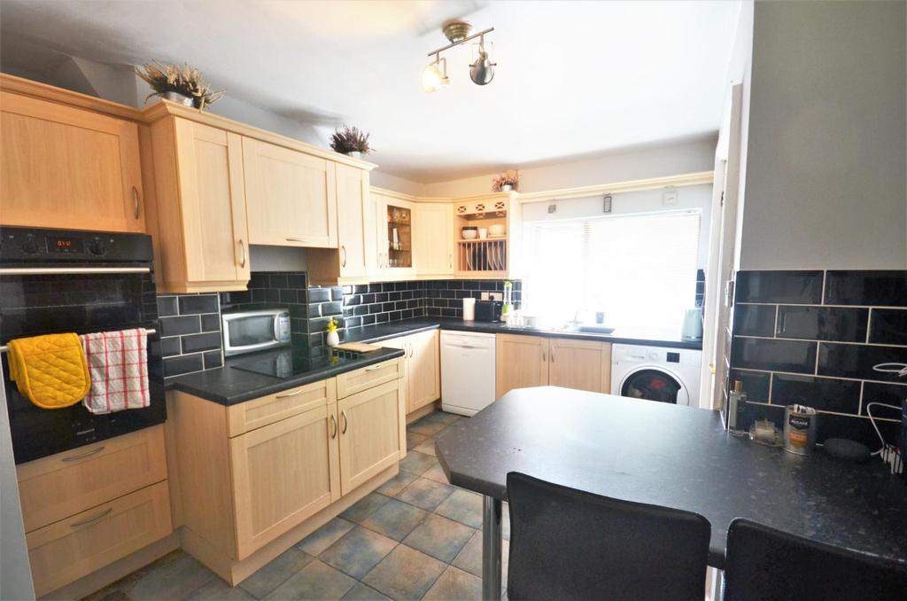 Turls Hill Road, Bilston 3 bed terraced house £1,050 pcm (£242 pw)