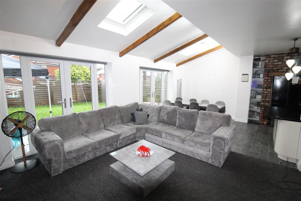 Redcar Road, Smithills, Bolton 4 bed semidetached house £285,000