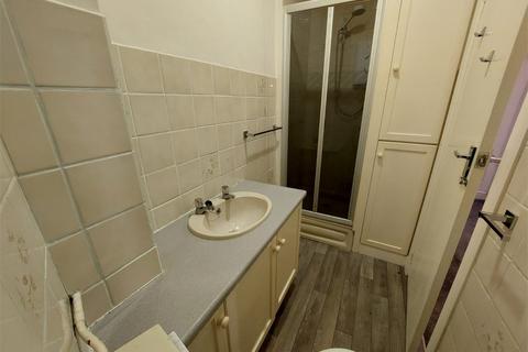 1 bedroom flat to rent, Fore Street, Bugle, PL26