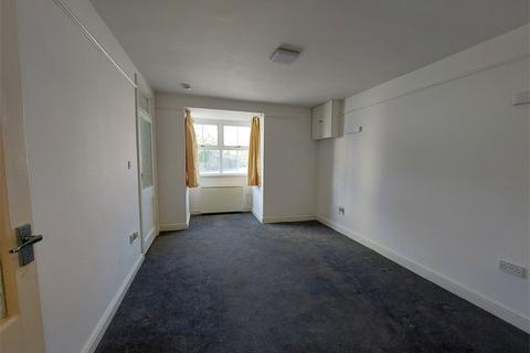 1 bedroom flat to rent, Fore Street, Bugle, PL26