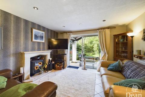 4 bedroom detached house for sale, Woodland Road, Coleford