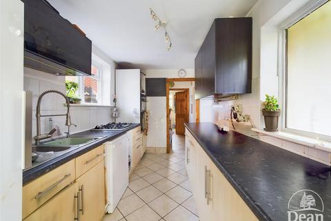 4 bedroom detached house for sale, Woodland Road, Coleford
