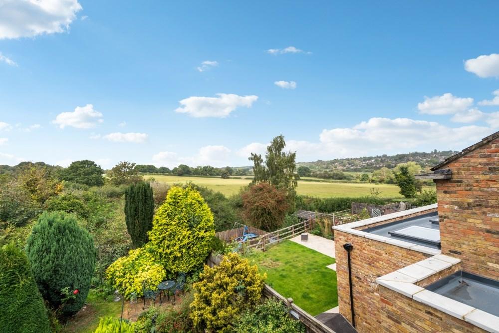 Boundary Road, Chalfont St Peter SL9 3 bed detached house for sale £