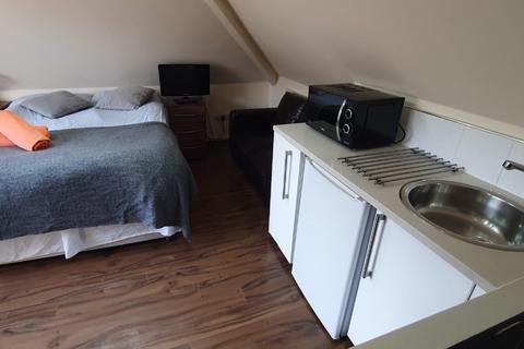 Studio to rent - Anson Road