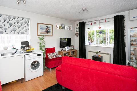 1 bedroom apartment for sale, Dean Court, North Orbital Road, Watford, Hertfordshire, WD25