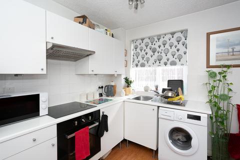 1 bedroom apartment for sale - Dean Court, North Orbital Road, Watford, Hertfordshire, WD25