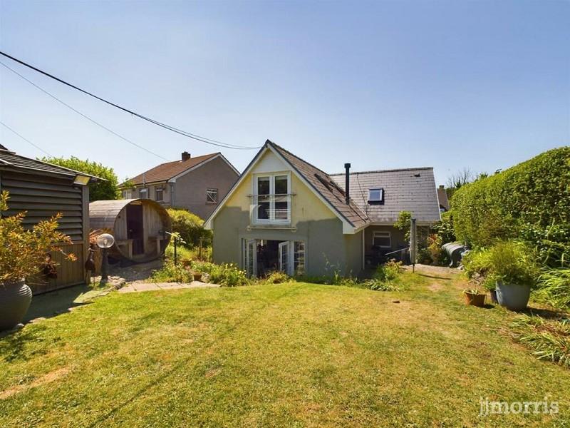 pendine, pendine, Carmarthenshire. 4 bed detached bungalow for sale £