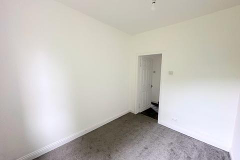 3 bedroom flat to rent, Broadstone Avenue, Middle, Port Glasgow, PA14