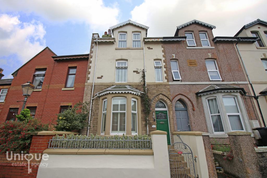 Abbotts Walk, Fleetwood, FY7 5 bed terraced house for sale £299,000